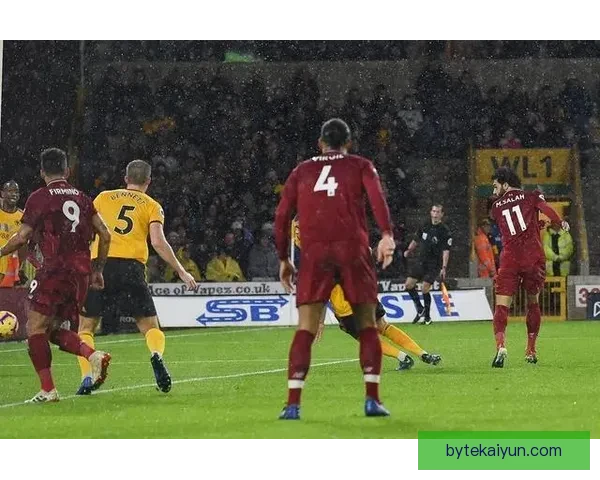 马尔蒂尼在球队中发挥支柱作用，表现稳健，备受关注。